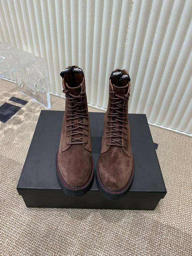 薄底 厚底 R13 女士英伦风经典厚底短靴切尔西靴圆头皮靴 底厚5厘米.中筒皮质军靴，采用手工皮革面料制成，柔软舒适，前系带后拉链设计。 帮面材质：牛皮革 码数