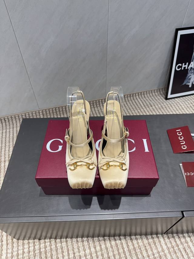 出厂: 独家顶级版本 G*Ucci古*驰2025Vs秋季最新爆款单鞋系列 方头蝴蝶结后空单鞋 原单品质 原汁原味的欧式风格，上脚非常完美穿搭上配此鞋，优雅大方，