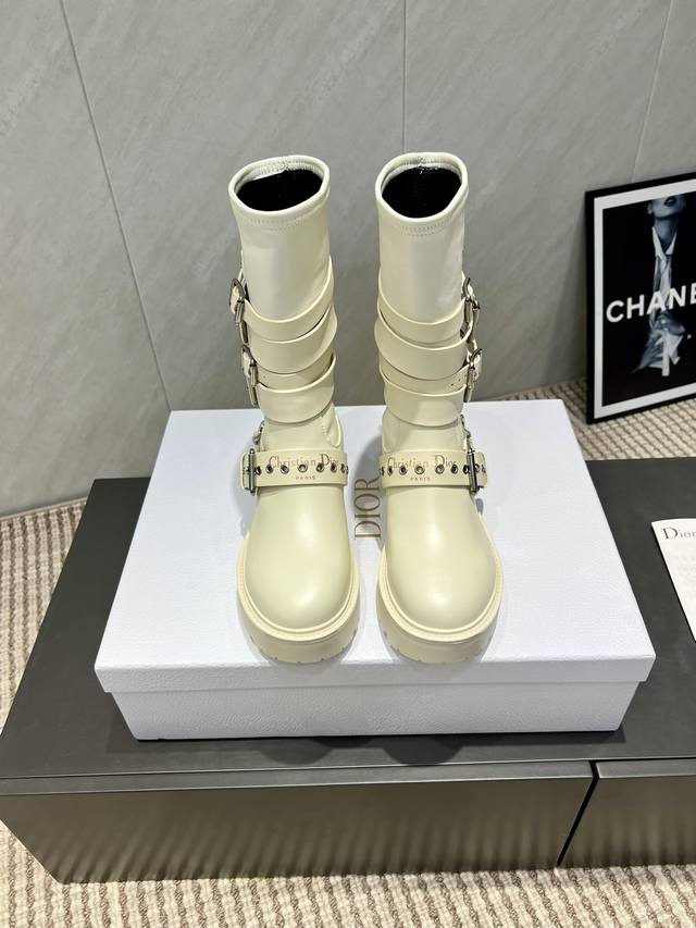出厂： 独家顶级版本 Dior迪奥2025Vs早秋爆款休闲靴子系列 圆头厚底弹力短靴 原版复刻，细节完全区别，全新复古科技电绣风向标，时间抢眼，简约百搭不平凡