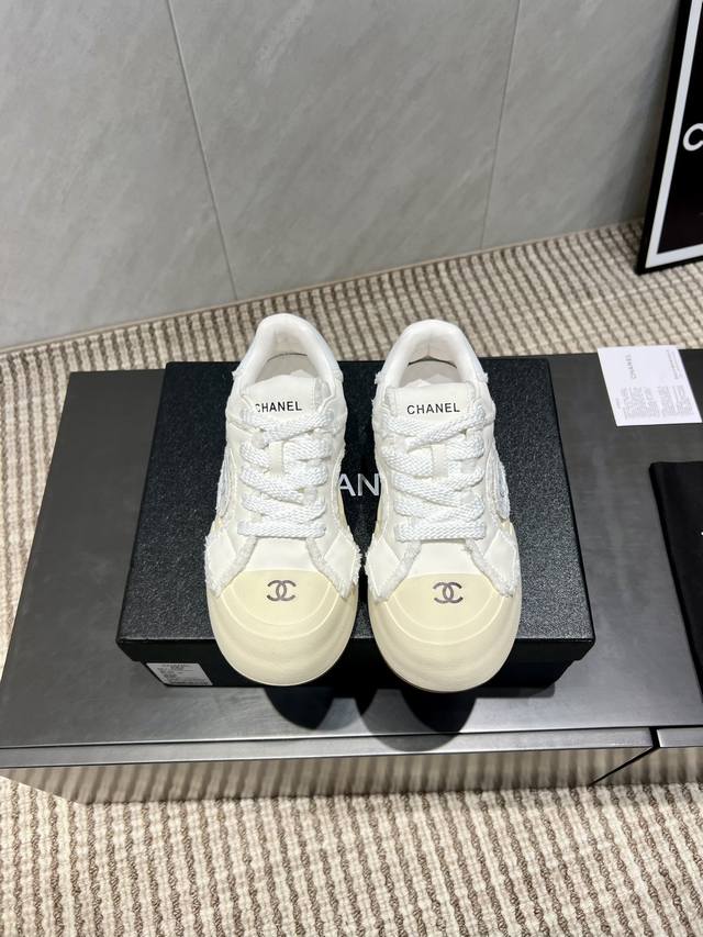 出厂: 独家顶级版本 小香C家2025Vs早秋火爆休闲系列 厚底胶头休闲鞋 仙女款，最新的拼色绝了，无法抗拒，最新饼干鞋目前超级流行的彩色休闲鞋，网红明星小红书