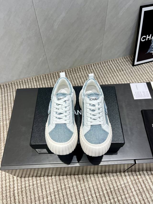 出厂: 独家顶级版本 小香C家2025Vs早秋火爆休闲系列 松糕厚底休闲鞋 仙女款，最新的拼色绝了，无法抗拒，最新饼干鞋目前超级流行的彩色休闲鞋，网红明星小红书