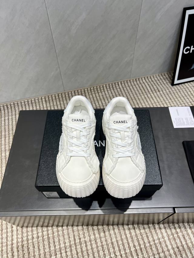 出厂: 独家顶级版本 小香C家2025Vs早秋火爆休闲系列 松糕厚底休闲鞋 仙女款，最新的拼色绝了，无法抗拒，最新饼干鞋目前超级流行的彩色休闲鞋，网红明星小红书