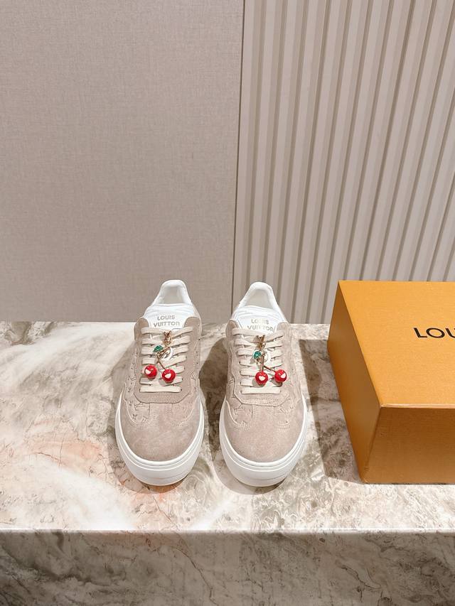 配饰50 225 新款运动鞋 厚底 休闲！原版购入开发 做货 Lv Discovery 系带鞋亮相路易威登 四秀场，以科技网格面料和金属质感合成材质塑造流线型设