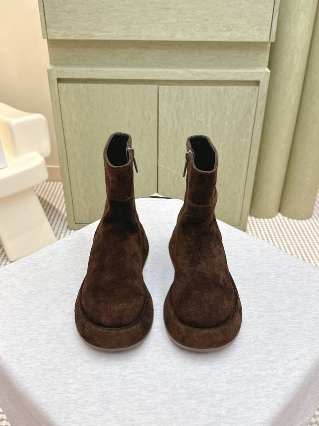 代购级 ｜D0013The Row真皮法式复古圆头极简百搭平底厚底切尔西短靴脚真的是史上我穿过最最舒服的款式太柔软啦！ 磨脚星人一定要收了它 有一丢高级又简约的