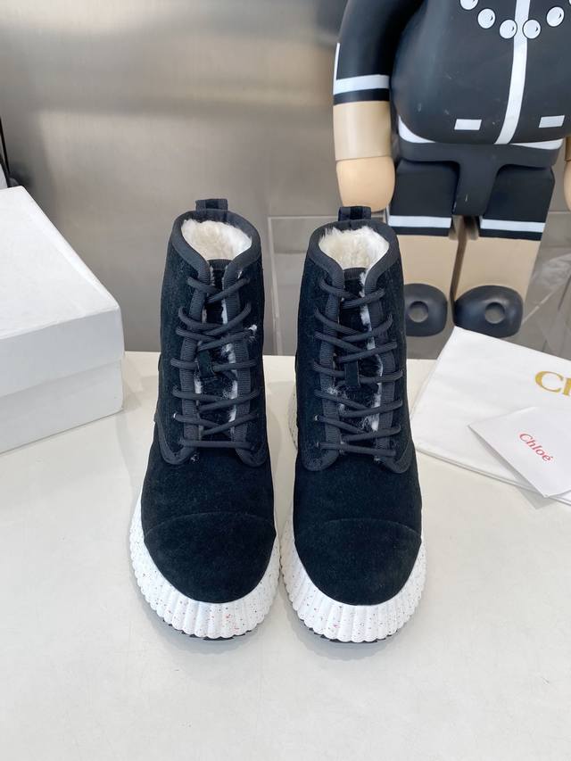 出厂 2025蔻依Chloe专柜同步上市新款雪地靴，多色多款，这款面料使用进口牛反绒，内里，真羊毛，质感清爽透气不焖脚 时尚简约范儿 女神都爱 美翻啦 ，8.C