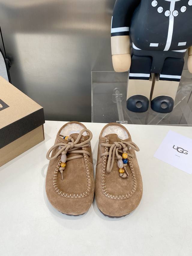 出厂 秋冬的温柔陷阱，是踩进这双毛毛拖的瞬间 软Fufu的羊毛包裹，复古扣饰拿捏慵懒感 宅家Or出街，就是这款袋鼠拖，都是被温暖偏爱的日常～ 颜色 栗色 巧色