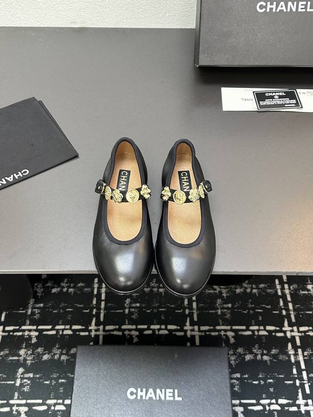 Chanel 香奈儿小香风2025香奈儿玛丽珍平底单鞋，春秋季香家必备爆款，女神系列，拥有香家特色优雅名媛气质，超级耐看，让人无法抗拒，心动Ing 鞋面羊皮或原