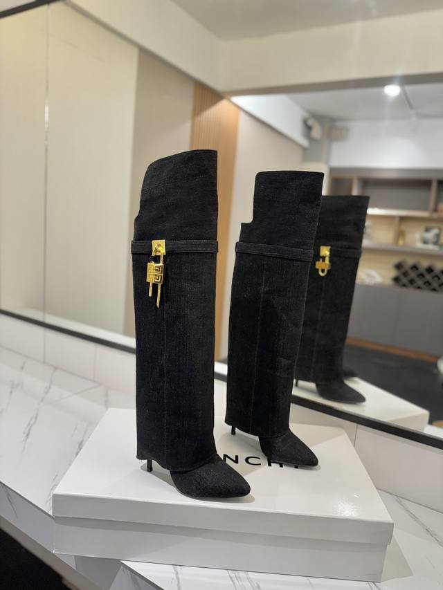 专柜正品级定制版本 Givenchy纪梵希 Shark Lock 系列 挂锁 过膝长靴新款，市面最高版本 纪梵希 锁扣 风靡整个时尚圈秒变大长腿 原版开发鞋型超