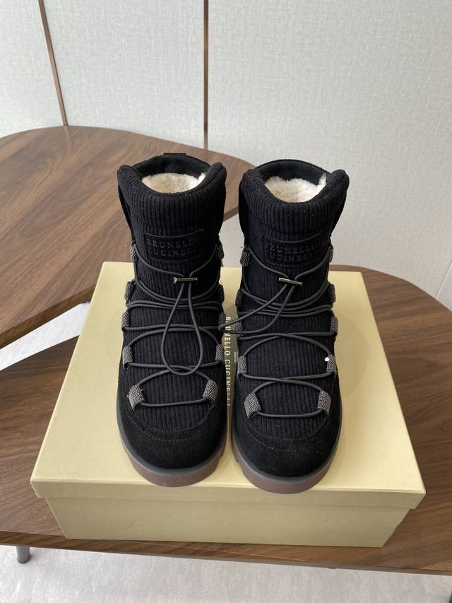 毛靴 Brunello Cucinelli 25Ss 冬季新款 雪地靴 羊羔毛包子靴 Bc有着原汁原味意大利奢侈审美Dna，以及对女性的深刻理解与苦心钻研，Op
