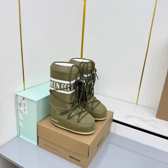 月亮鞋 Moon Boot 25Ss 秋冬最新款雪地靴系列 丑萌雪地短靴 忘了Ugg吧，时髦人都在穿Moon Boot雪地靴 如果你难以接受Ugg的复兴 那现在
