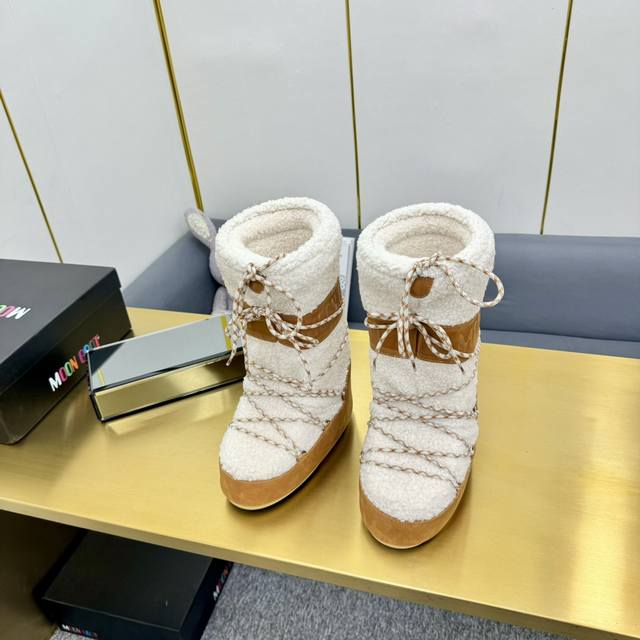 月亮鞋 Moon Boot 24Ss 秋冬最新款雪地靴系列 丑萌雪地短靴 忘了Ugg吧，时髦人都在穿Moon Boot雪地靴 如果你难以接受Ugg的复兴 那现在