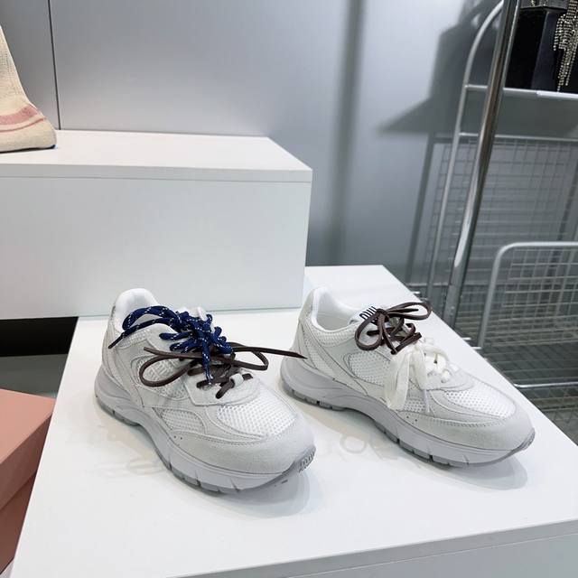 高品质出厂 ！顶级品质Miu Miu 缪缪 25春夏新款复古擦色老爹鞋厚底休闲鞋！ 颜值担当火爆款运动鞋 不得不入的一款～做旧时尚 简约高级 随意搭配上脚非常舒