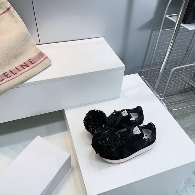 高品质出厂 ！顶级品质patrick25春夏毛球复古德训休闲鞋阿甘饼干鞋！毛球两穿可拆卸！可盐可甜四季搭配此款运动鞋轮廓采用原版透气尼龙拼接牛反绒制成，灵感来源