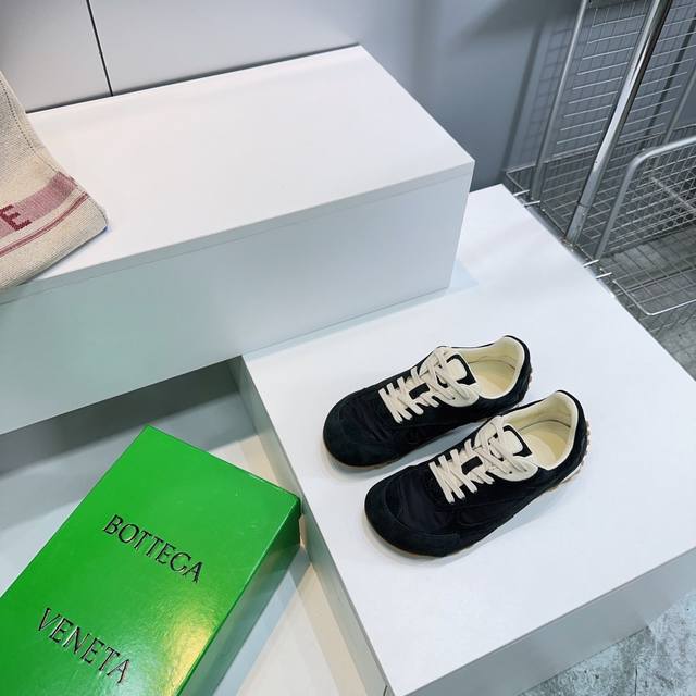 高品质出厂女 ！男 ！ 顶级品质情侣款Bottega Veneta葆蝶家春夏新品休闲老爹鞋！ 时髦精的新宠 Bv休闲鞋来袭 简约外观藏着极致匠心 白色鞋面温柔百