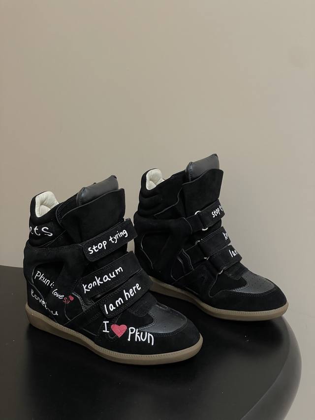 涂鸦款 Isabel Marant 伊莎贝尔 2025秋冬新款魔术贴休闲高帮鞋厚底短靴 Ins网红博主热推！一双简单又不失高级的靴子...原版1:1复刻隐线大底