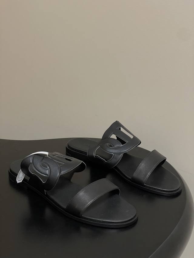 顶级品质 配高档飞机盒 Hermes 爱马仕 H家 Lagune凉鞋系列猪鼻子平底凉拖鞋 小牛皮凉鞋，袢带灵感源自经典“Chaine D'ancre”图案，适合