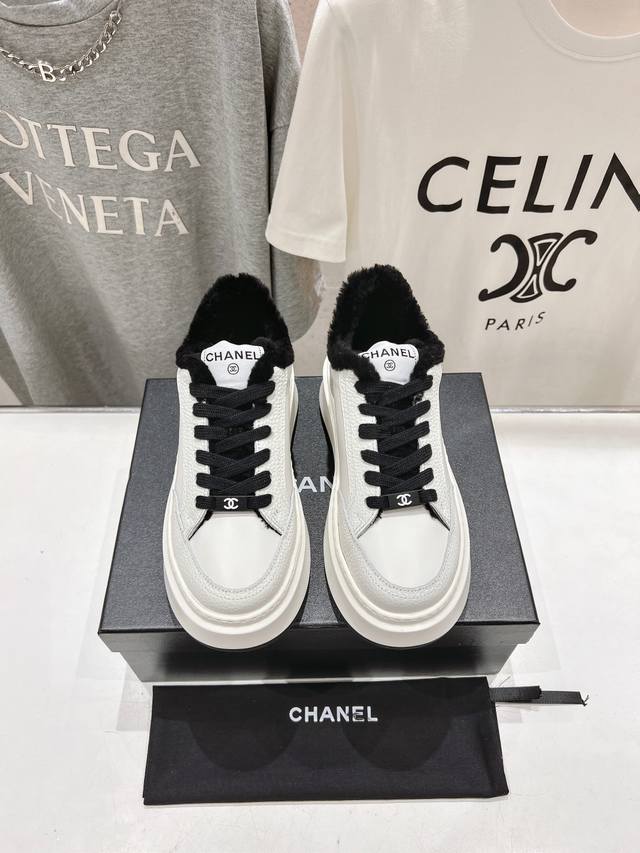 高版本出厂 毛里 Chanel* 小香2025Ss冬季最新厚底毛毛内里饼干鞋，熊猫鞋休闲鞋 网红明星小红书狂追热推 发售蠢萌可爱的造型带了点复古味！ 造型特殊，