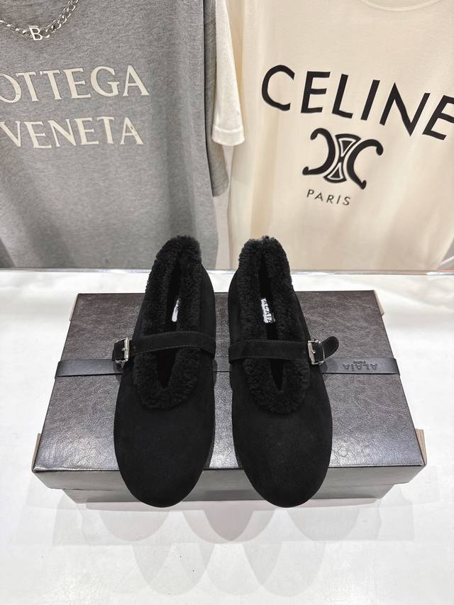 高版本出厂 毛里 独家新品 Alaia 阿莱亚25Ss 秋冬走秀款平底羊毛里玛丽珍芭蕾舞鞋休闲鞋 章小蕙同款 甜酷仙女风 人气超高的一款毛里平底鞋，浪漫又迷人