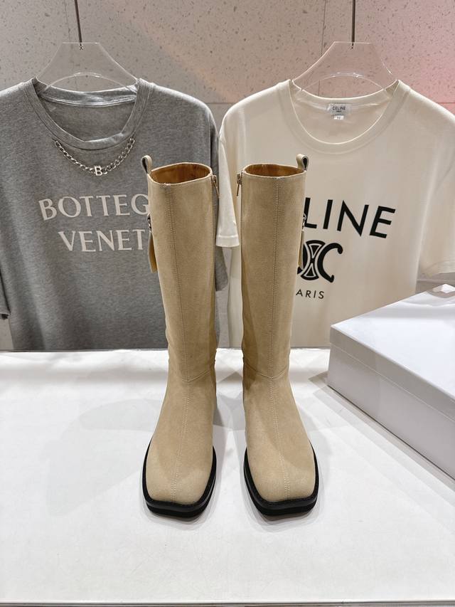 高版本出厂 Maison Margiela Mm6马吉拉秋冬新款超有感的高筒靴骑士靴长靴 恰到好处的筒高非常显腿修长，对于小腿肉肉的姐妹非常友好，经典且百搭一双