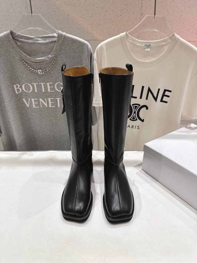 高版本出厂 皮面 Maison Margiela Mm6马吉拉秋冬新款超有感的高筒靴骑士靴长靴 恰到好处的筒高非常显腿修长，对于小腿肉肉的姐妹非常友好，经典且百