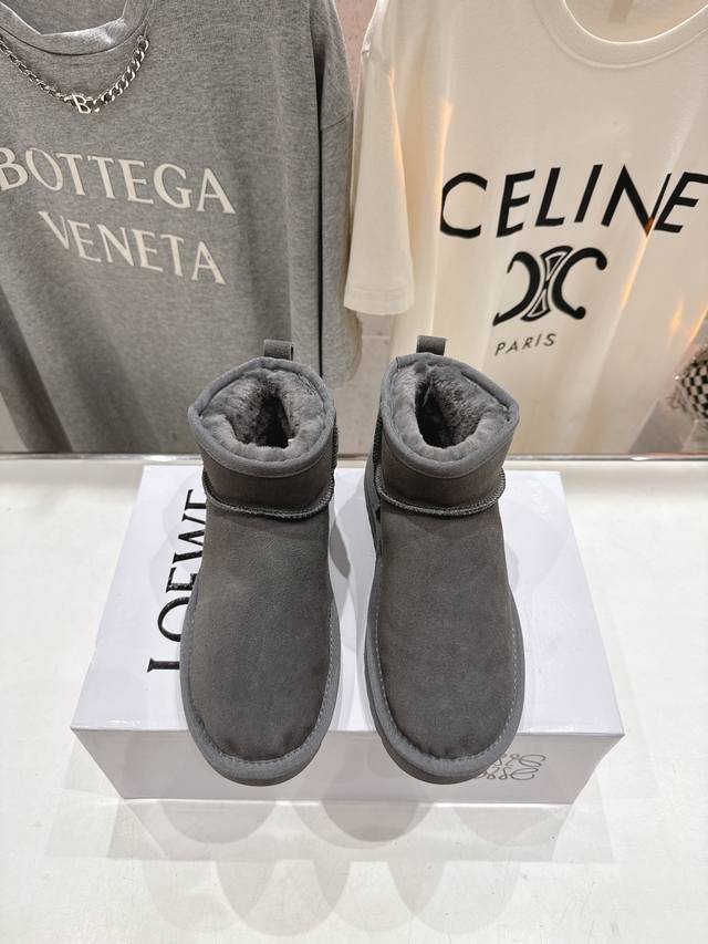 高版本出厂 Loewe 罗意威F036 25Ss冬季最新毛里雪地靴毛毛靴小短靴～ 顶级版本 罗意威毛毛靴这么保暖还能这么轻这么软乎的靴子也只能是罗意威了吧 轻盈
