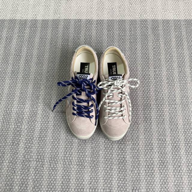 正确版跑量价 25 春夏 全新小脏鞋无论是搭配休闲装 还是为Miu味极重鞋带增添亮点 都能轻松驾驭不妨选择一双 Zp开模全新鞋底 鞋面：定制进口小牛皮 牛绒 内