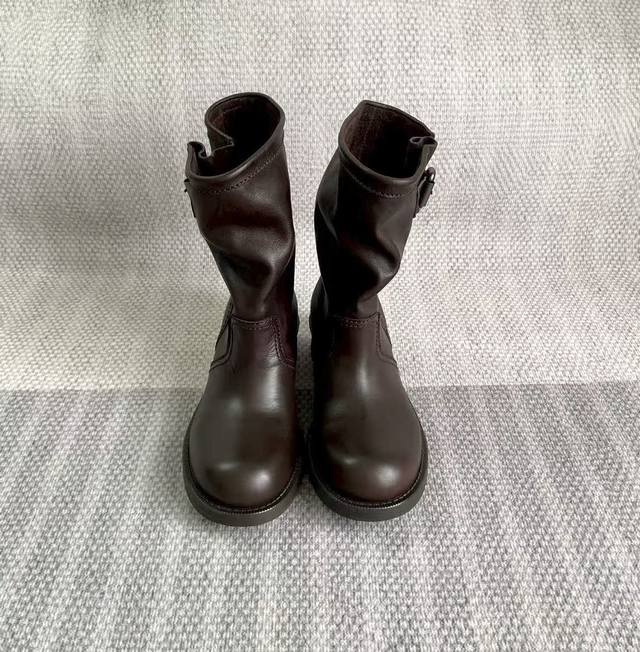 正确版来了 工厂p价 成型底 工厂p价 真皮底 pr* 26早春 全新走秀王炸短靴 博主 买手人手一双的大热款全新一季做旧系列堆堆感上脚尤为惊艳到你的一款相比M