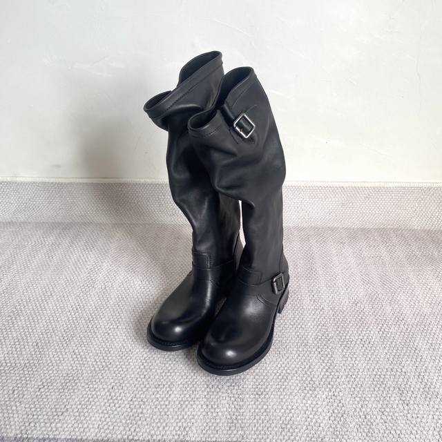 工厂p价 正确版来了 pr* 26早春 全新走秀王炸长靴靴 博主 买手人手一双的大热款全新一季做旧系列堆堆感上脚尤为惊艳到你的一款相比Miu更为实用场景更优秀闭