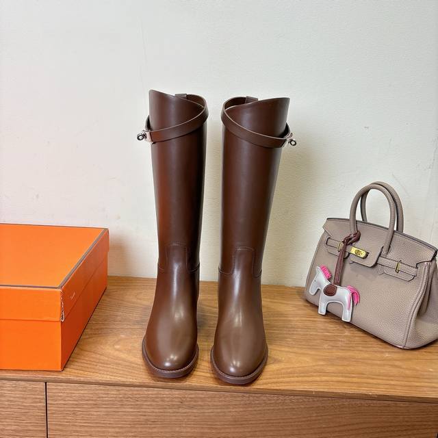 Herme S 经典Kelly长靴Ss2025秋冬款 经典Kelly半，原版小牛皮材料，不同颜色搭配，真的是好看极了，养马富婆必备品！ 内里小羊皮，鞋底意大利进