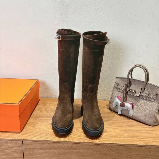 Herme S 经典Kelly长靴Ss2025秋冬款 经典Kelly半，原版小牛皮材料，不同颜色搭配，真的是好看极了，养马富婆必备品！ 内里小羊皮，鞋底意大利进