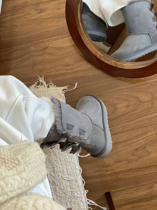 Ugg基本款双丝带 羊皮毛一体雪地靴 黑色，灰色，栗色 35-40