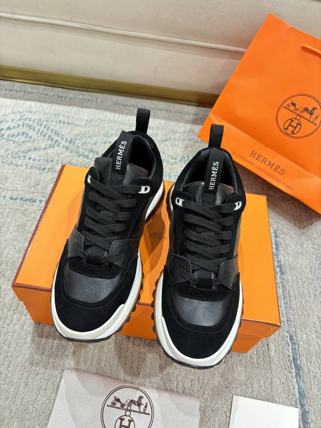 Hermes家25Ss早春新品！经典靴型+英伦拼色设计，经典耐看！原版倒模楦型，极致1:1形体，进口高端织针呈现出精致质感！ 开模定制A级高密私模大底，奢华包装