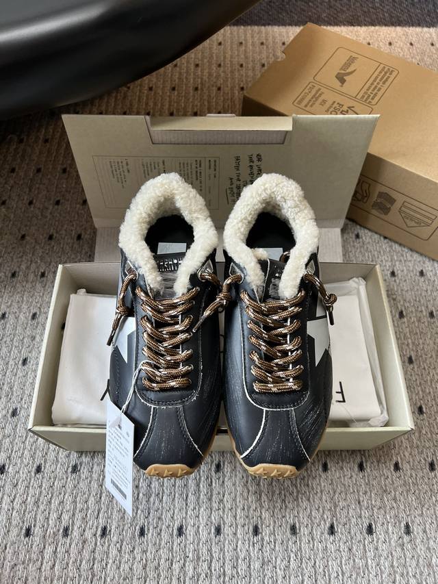 代购级 Ggdb Golden Goos* 25Ss复古做旧风加绒休闲鞋 采用做旧复古风格，鞋身带有刻意的磨损痕迹，呈现出独特的复古质感。融入德训鞋、阿甘鞋的设