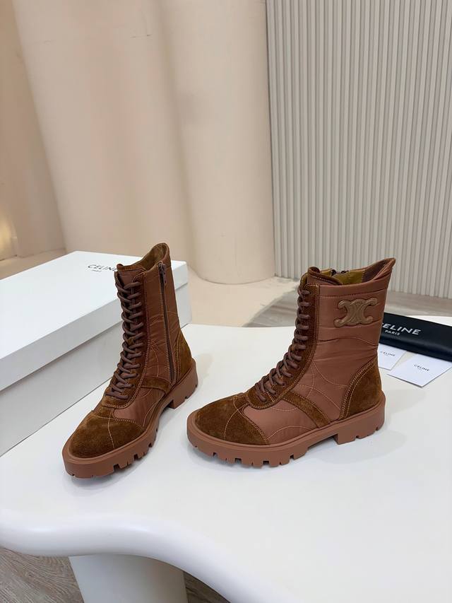 Celine 塞林 秋冬骑士靴｜这才是高级感的终极定义 凯旋门经典短靴终于来了！一穿上就感受到那种低调的奢华感～ 标志性压花Logo细腻高级 前绑带设计勾勒优雅