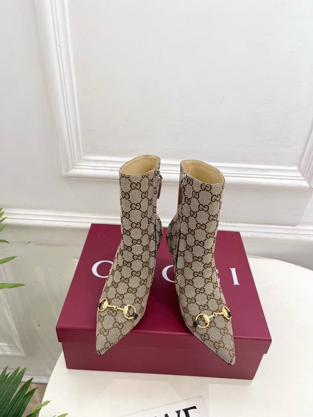 Gucci 古驰 25 2025秋冬新品马衔扣尖头侧拉链高跟短靴 主打系列终于面世，狠货值得期待！原有的经典 创造新设计 Bs代购级别！高级感十足！国内外博主刷