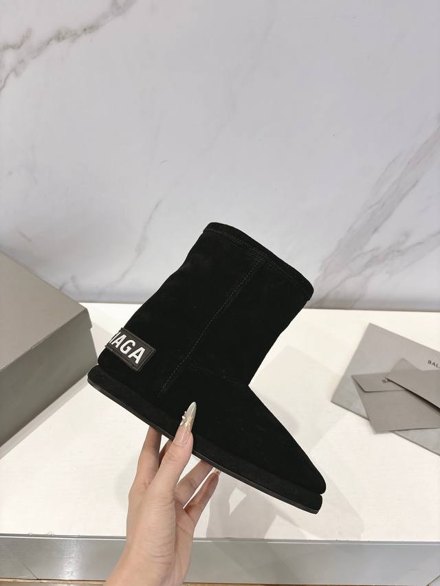 Balenciaga冬日美学高级玩家私藏雪地靴 巴黎世家滑雪系列终于等到完美复刻版！ 开发团队正品购入原版拆解 里外双层羊毛鞋面如云朵般包裹双足 定制级面料+独