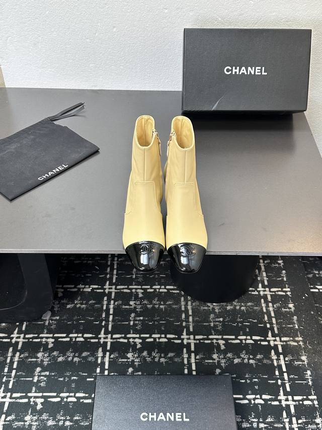 Chanel 香奈儿 双C高跟时尚靴，面料：小香专用牛皮：，内里：羊皮；码数：35-39 可定做40.41，定做不退换