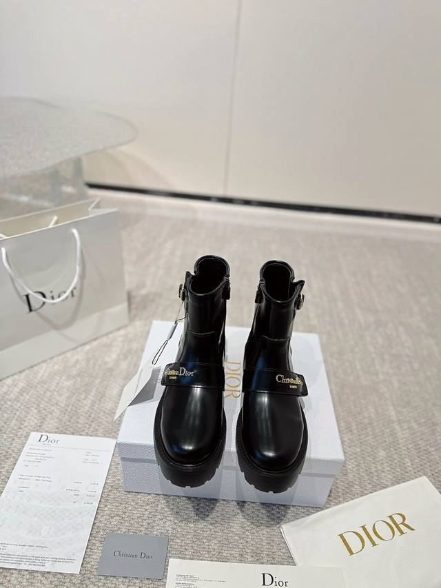 工厂p价 Dior Chrono 迪奥短靴. 高版本24Ss专柜新品. 原版购入. 原版开发1:1做货. 独家原版开模无色差五金件. 耀眼经典百搭Cd Logo