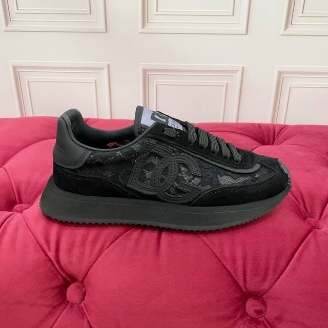 男女款 高端版本 Dolce & Gabbana 2025新款 历经半年的原版调试 慢工出细活才能做出很有特色的凹占商标 立体工艺点缀绝美奢华 精湛的做工 众多