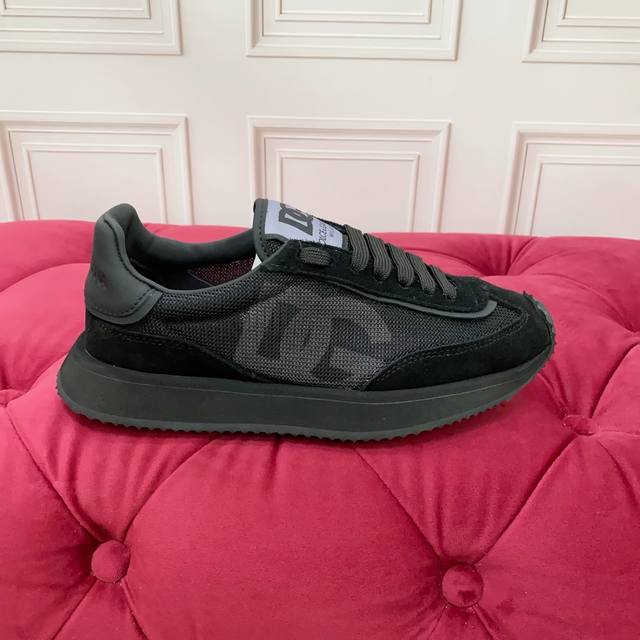 男女款 高端版本 Dolce & Gabbana 2025新款 历经半年的原版调试 慢工出细活才能做出很有特色的凹占商标 立体工艺点缀绝美奢华 精湛的做工 众多