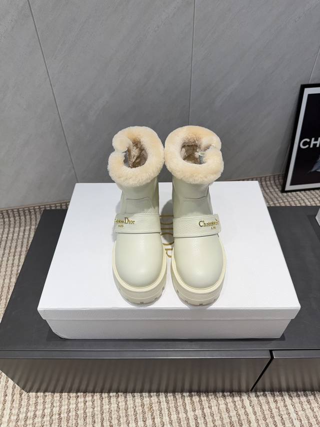 出厂： 独家顶级版本 Dio*R迪奥2025Vs早秋经典爆款靴子系列 复古圆头短靴 原版复刻，细节完全区别，全新复古科技电绣风向标，时间抢眼，简约百搭不平凡 面