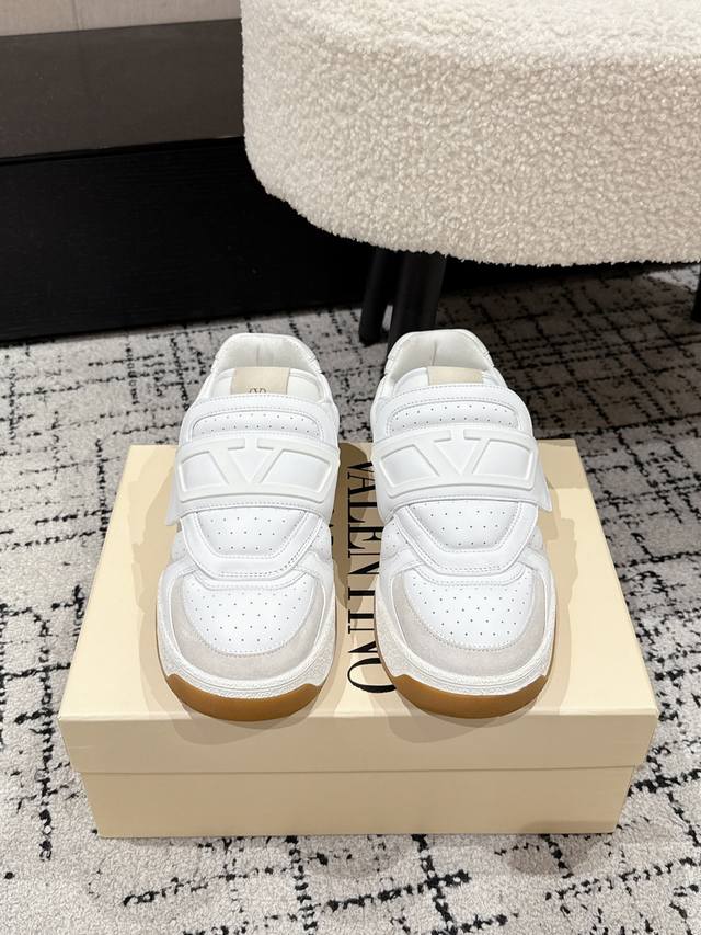 顶级版本 情侣款 Valentino华伦天奴 Joie De Jouer系列 魔术贴 厚底 面包鞋 情侣款 休闲 运动鞋 小白鞋 原版购入开发 做货 Joie