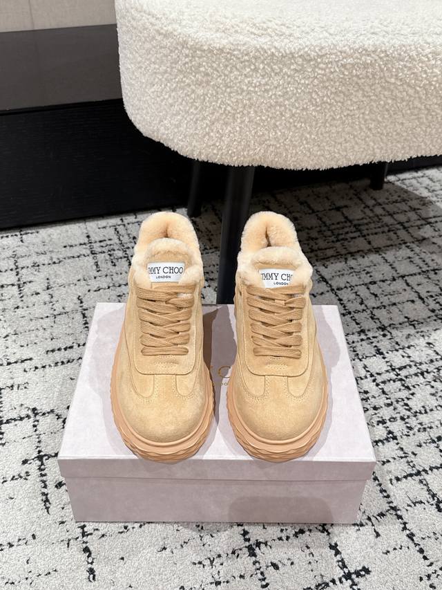 顶级版本 Jimmy Choo 吉米周 25 最新 Diamond Maxi Mule F 羊毛 厚底 休闲鞋 秋冬百搭神器！ 打破传统审美，透明底做到了 明星