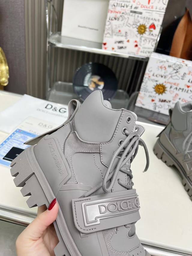 经典款2025最新力作秋冬款D&G 厚底德比休闲大头鞋火爆上线，顶级的牛皮面料 牛皮里，38-46码 45-46码属于定制不退换