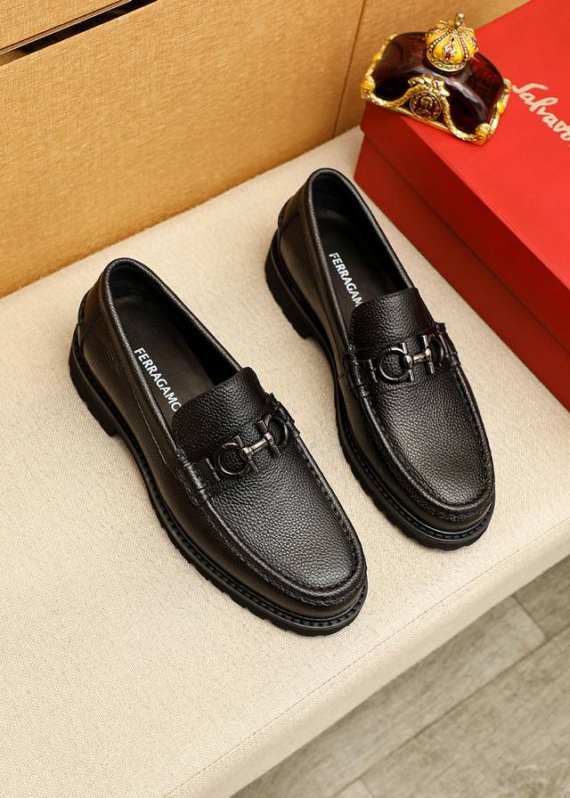 商品商标：Ferragamo 菲拉格慕 休闲皮鞋 正码码数: 38-44 45.46订制 商品材料：精选 进口荔枝纹牛皮鞋面+经典五金扣，进口水染牛皮内里。强烈