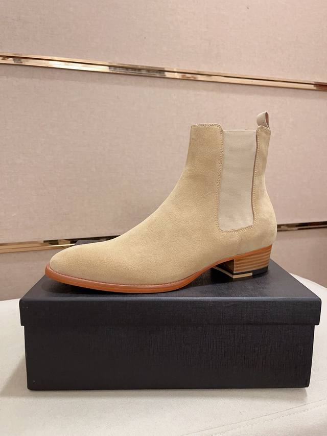 工厂p价 圣罗兰 原单 时尚男靴 -材质，鞋面进口反绒牛皮，-内里垫脚均用进口水染牛皮，-原版真皮大底-时尚潮流元素，侧面搭配活动扣件，易穿易脱，高端大气，流畅