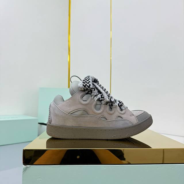 出厂：情侣款 独家顶级版本 长期做货 浪凡Lanvin × Gallery Department 联名款限定系列 情侣3代面包休闲鞋 沉稳、笃定、活泼、经典与潮