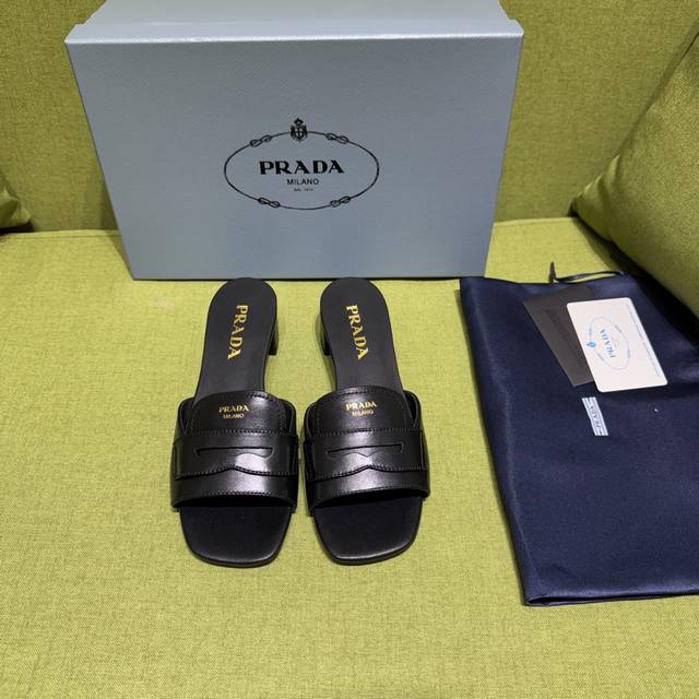 prada 普拉达2025Ss 新品 Leather Band拖鞋 闪亮登场 小红书各大博主推荐，1-1开发 彰显经典魅力。 平跟1公分 高跟4公分 面料：小牛