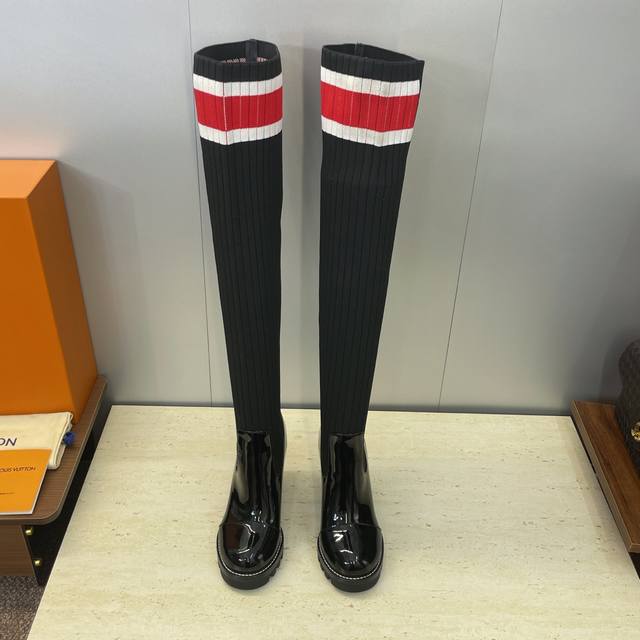 工厂p价p长靴 短靴 Louis Vuitton* 2025秋冬新款弹力机车过膝高筒女长靴 Lv字母Logo厚底高跟拼色一脚蹬毛线筒马丁骑士短靴 材质：鞋面进口