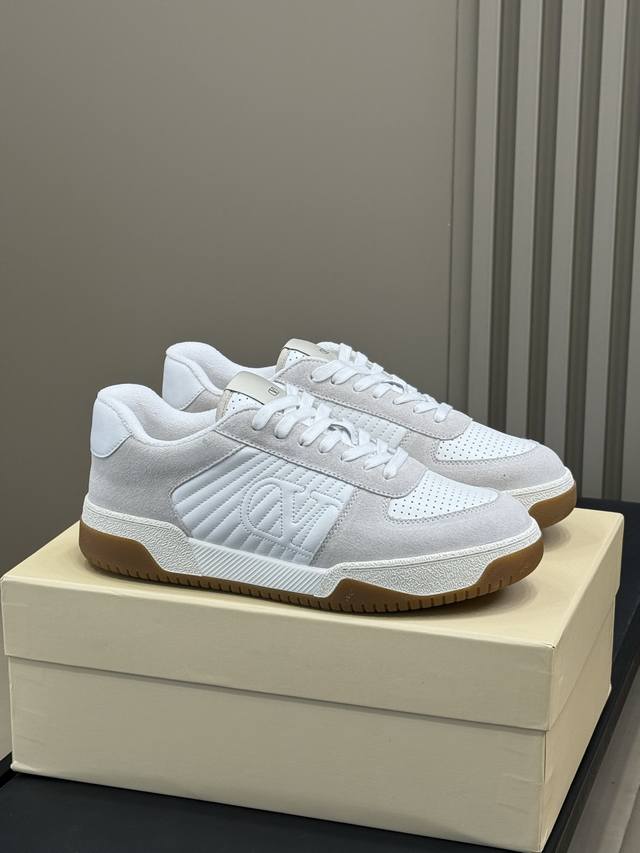 男+50Valentino Fw 25 New Arrival～ V家25秋冬运动鞋新品 小牛皮和麂皮拼接，质感超赞，反馈超好 帅到起飞啊 情侣码数Size 3